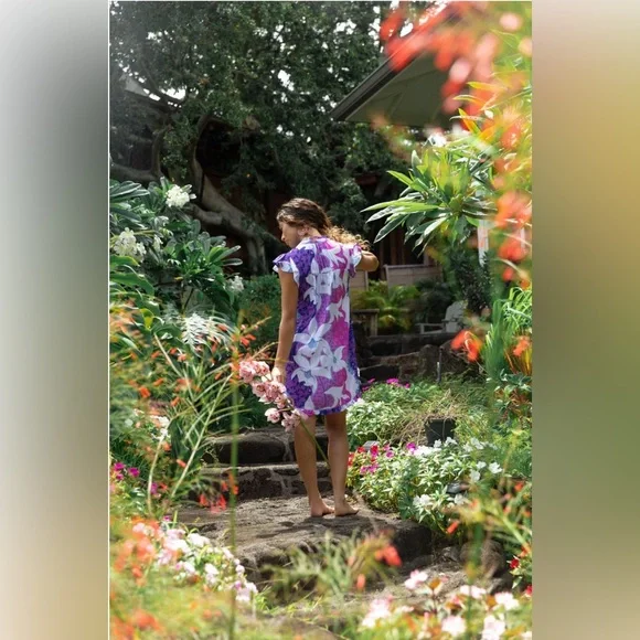 ❌SOLD❌ Eternal Summer Hawaii Mary Dress in Purple Jade's Orchids - Picture 4 of 7